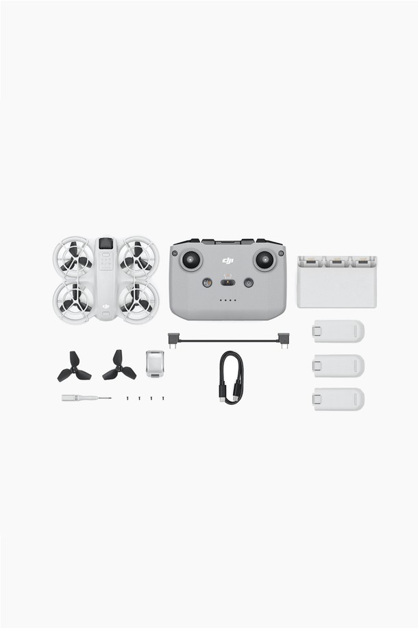 [DJI] Neo (네오) 플라이모어 콤보는 브이로그, 여행, 가족 일상, 운동 등 다양한 촬영에 적합한 드론입니다. 플라스틱과 금속 소재로 제작되었으며, 화이트와 그레이 두 가지 색상으로 출시되었습니다. 135g의 초경량 디자인에 최대 18분 비행이 가능하며, 4K 촬영을 지원합니다. 손바닥 제어, 피사체 추적, 1축 전동식 짐벌 등 다양한 기능으로 더욱 간편하고 안정적인 촬영을 돕습니다. 구성품으로는 기체 본체, 배터리, 프로펠러 가드, 예비 프로펠러 등이 포함되어 있습니다.
