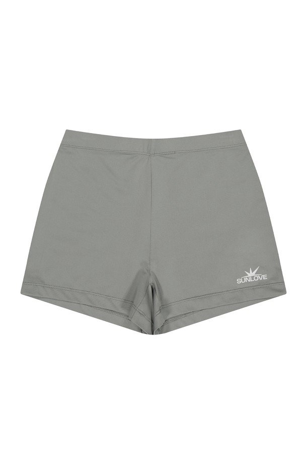 여성 골프 활동에 적합한 나일론 소재의 스포티한 A라인 스포츠 스커트입니다. 가볍고 시원한 여름용 얇은 두께로, 통기성과 흡한속건 기능을 갖춰 쾌적한 착용감을 제공합니다. 카키색 무지 디자인에 이너 팬츠를 포함하고 있으며, 로고 자수 디테일로 포인트를 더했습니다.
