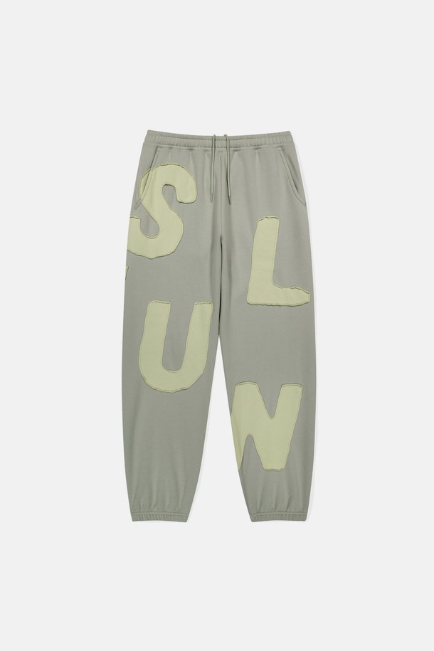 SUNLOVE - 캐주얼팬츠 - Capital Sweatpants Light Sage