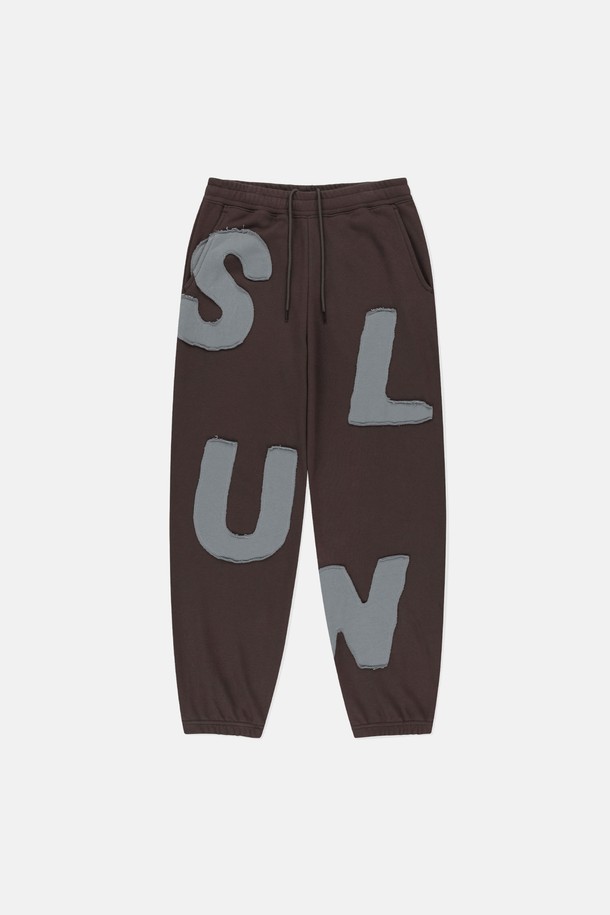 SUNLOVE - 캐주얼팬츠 - Capital Sweatpants Brown