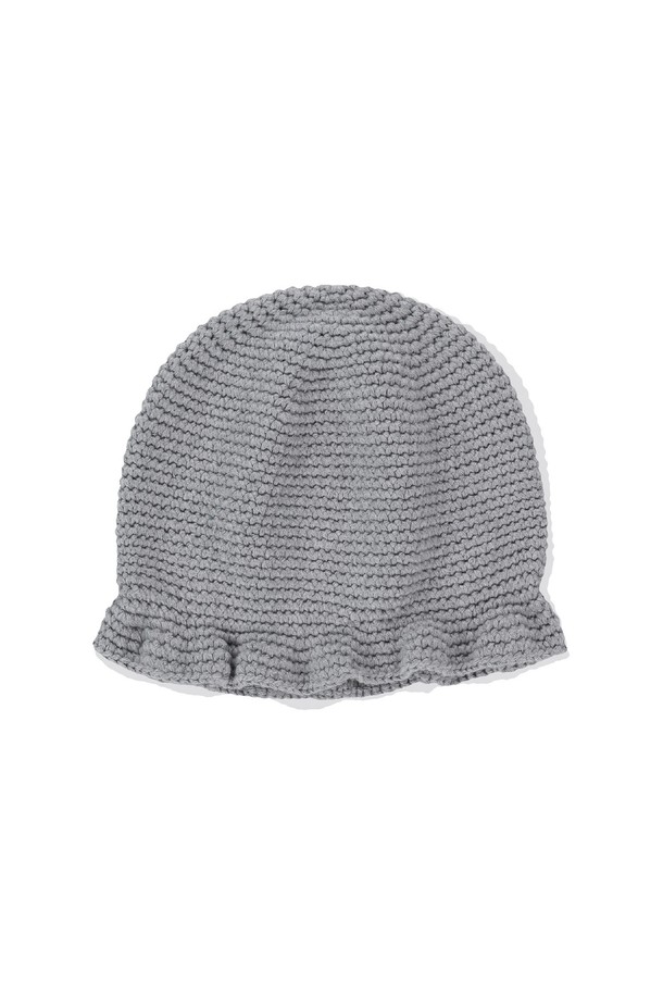 헤더 그레이 색상의 크로쉐 니트 버킷햇입니다. 면 소재로 제작되어 봄, 여름철 일상에서 자외선 차단 기능과 함께 편안하게 착용할 수 있습니다. 모자 깊이 17cm로, 중국에서 제작되었습니다.
