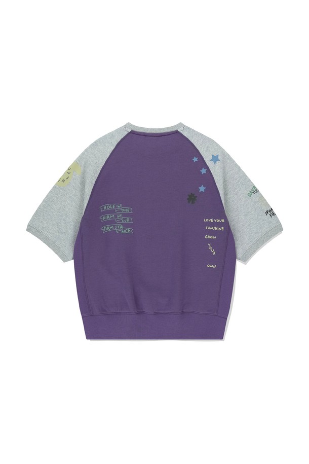 보라색과 그린 컬러가 돋보이는 Doodle S/S 크루넥 스웻셔츠입니다. 면 73%와 폴리에스터 27% 혼방 소재로 제작되어 부드럽고 유연한 촉감을 제공하며, 봄, 여름 시즌 스포츠 및 캐주얼 스타일 연출에 적합합니다. 반소매 디자인에 밑단과 소맷단 밴딩, 사이드 밴딩, 포켓 디테일이 더해져 활동성을 높였습니다. 베트남에서 제조되었습니다.
