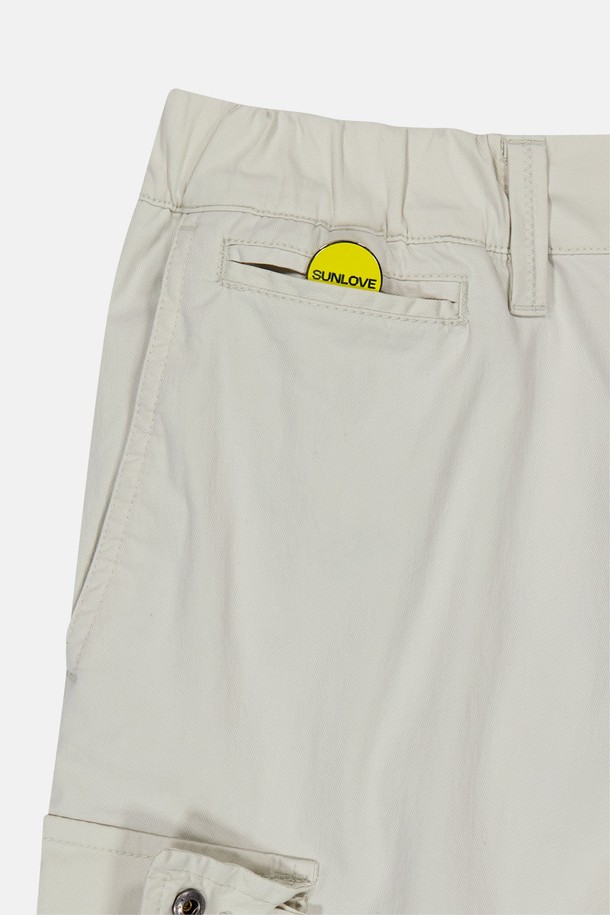 SUNLOVE - 하프팬츠 - Square Cargo Shorts Ivory