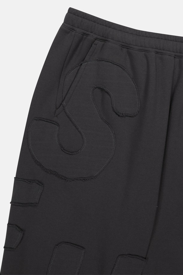 SUNLOVE - 캐주얼팬츠 - Capital Sweatpants Charcoal