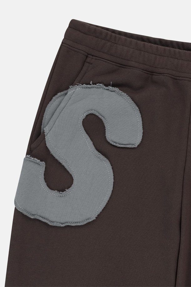 SUNLOVE - 캐주얼팬츠 - Capital Sweatpants Brown