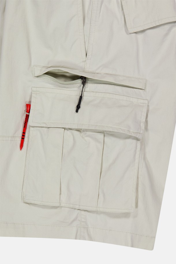 SUNLOVE - 하프팬츠 - Square Cargo Shorts Ivory