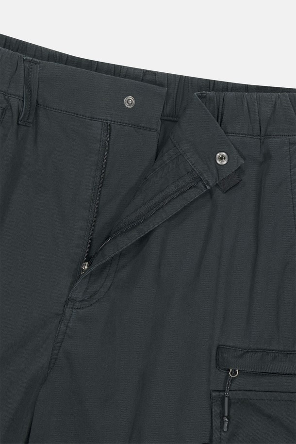 SUNLOVE - 하프팬츠 - Square Cargo Shorts Black