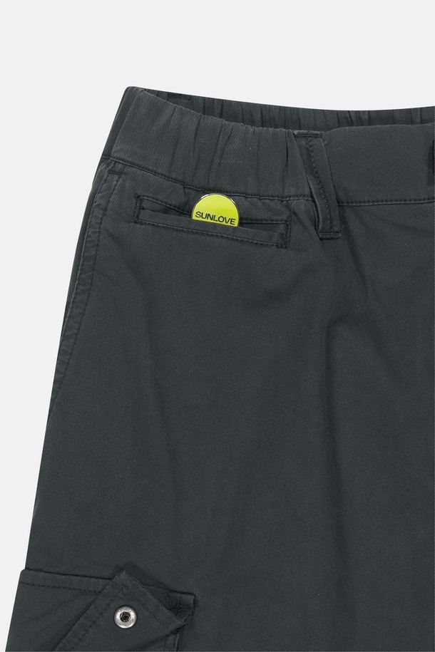 SUNLOVE - 하프팬츠 - Square Cargo Shorts Black