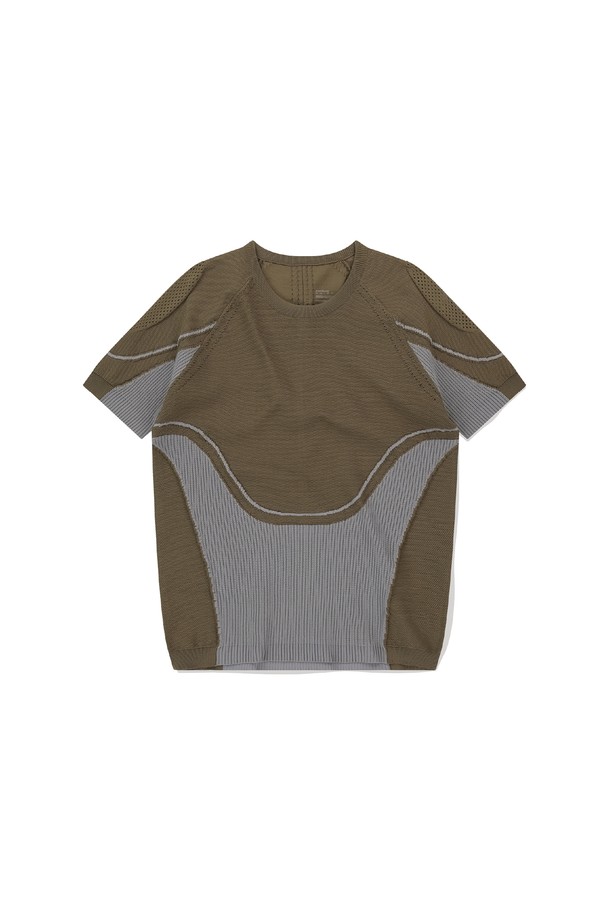 Engineered Knit Tee Brown은 남성용 상의 카테고리에 속하는 브라운 컬러의 니트 티셔츠입니다. 여름철 골프 및 일상 활동에 적합하며, 레귤러핏에 라운드넥 디자인으로 제작되었습니다. 폴리에스터 소재를 사용하여 얇고 가벼우며, 냉감, 통기, 흡습, 속건 기능을 갖춘 반소매 무지 티셔츠입니다.
