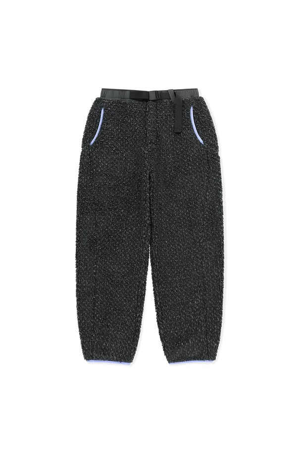 Kumo(쿠모) Sherpa Fleece Pants Heather Charcoal(셰르파 플리스 팬츠 헤더 차콜)는 남녀 모두 착용 가능한 플리스 팬츠입니다. 부드러운 촉감의 플리스 소재와 안감 기모로 제작되어 가을, 겨울철 따뜻하게 입을 수 있습니다. 레귤러핏에 두꺼운 두께감으로 편안한 착용감을 제공하며, 일상복, 집콕룩, 산책룩 등 다양한 TPO에 활용하기 좋습니다. YKK 지퍼 포켓, 허리 스트랩, 밴딩 마감으로 실용성을 더했으며, 데이브레이크 심볼 고무 라벨로 포인트를 더했습니다. 캐주얼, 미니멀, 스포티한 스타일을 즐기는 분들께 추천합니다.
