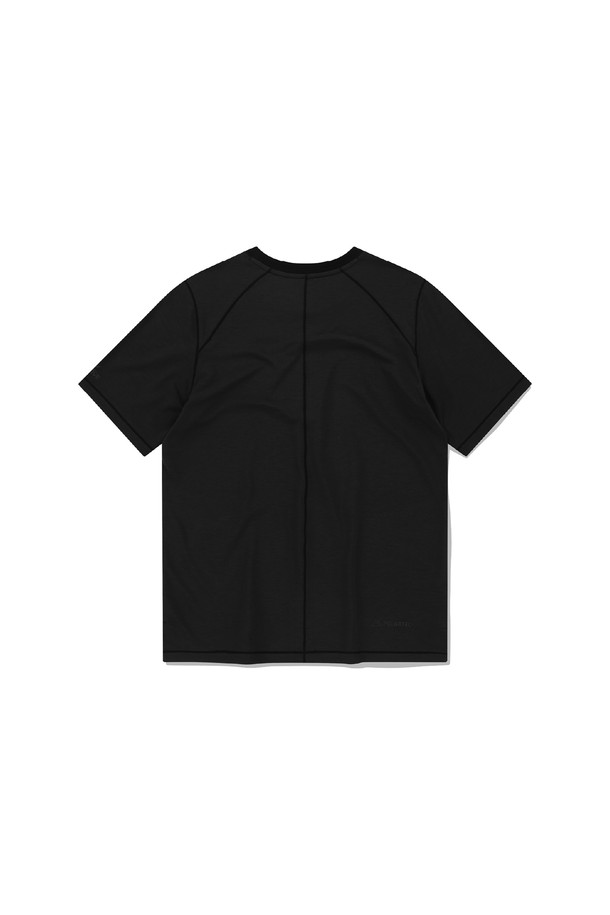 Polartec Delta FlexAir Tee Black는 여름철 골프 및 일상생활에서 시원하고 쾌적하게 착용할 수 있는 남성용 반팔 티셔츠입니다. 폴리에스터와 폴리우레탄 혼방의 Polartec® Delta™ 원단을 사용하여 뛰어난 냉감, 흡습, 속건, 통기 기능을 제공하며, 부드러운 촉감과 가벼운 착용감을 선사합니다. 레귤러핏 라운드넥 디자인에 앞판 셔링, 밑단 트임, 활동성을 고려한 절개 디테일이 더해져 스포티한 스타일을 연출하며, 데이브레이크 및 Polartec 로고 프린트로 포인트를 더했습니다.
