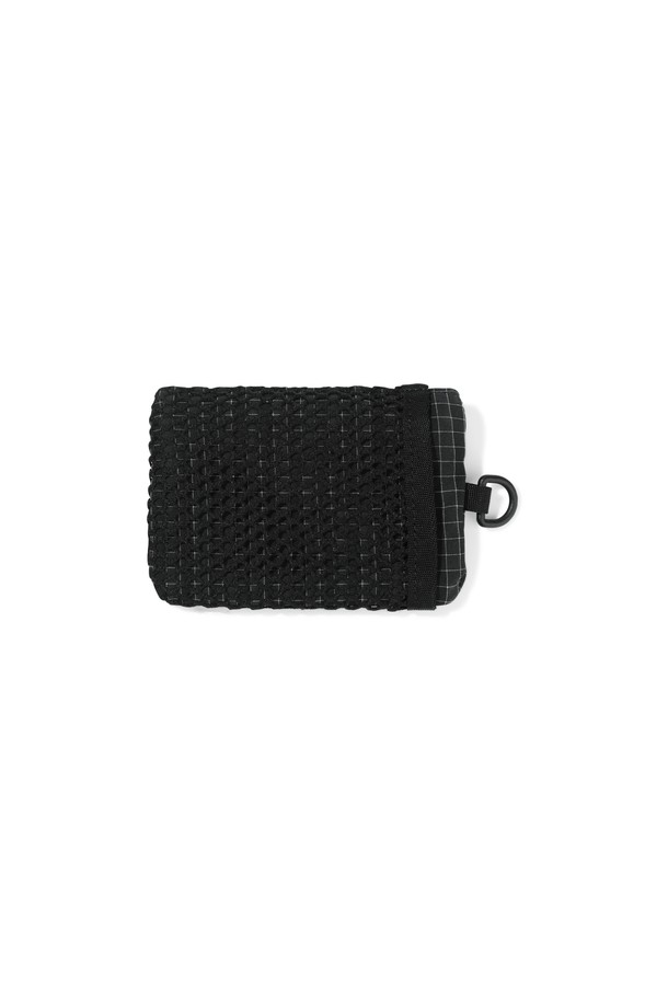 Zip Card Pouch (집 카드 파우치) Black Grid는 여성용 카드 파우치입니다. 폴리에스터와 레이온 소재의 블랙 컬러, 체크 패턴의 스몰 사이즈 가방으로, 미니멀, 클래식, 캐주얼 스타일을 연출하기 좋습니다. 데이트룩, 쇼핑룩, 카페룩 등 다양한 TPO에 활용할 수 있으며, 탈부착 넥스트랩과, 데이브레이크 심볼, 2개의 지퍼 포켓과 메쉬 포켓이 실용성을 더합니다. 사각형 디자인에 지퍼형 잠금 방식으로 소지품을 안전하게 보관할 수 있는 카드지갑입니다.
