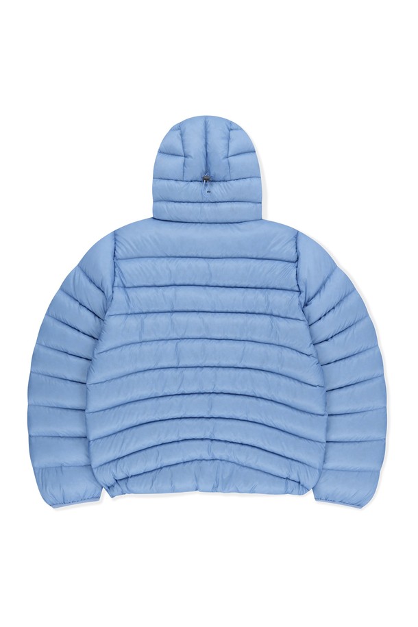 라이트 블루 색상의 후드 플라이 라이트 다운 재킷입니다. 남녀 공용으로, 겨울철 일상 및 아웃도어 활동에 적합합니다. 2way 지퍼, 밑단 스트링 조절, 속주머니 등의 디테일이 돋보이며, 초경량 나일론 소재와 오리털 90:10 충전재를 사용하여 보온성을 높였습니다. 600~650 필파워, 생활 방수 및 발수 기능으로 기능성을 더했으며, 캐주얼, 스포티, 미니멀 스타일을 연출하기 좋습니다. 여행룩, 캠핑룩에 활용하기 좋은 아이템입니다.
