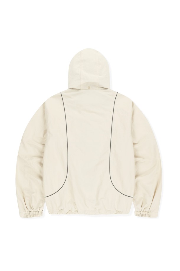 크레센트 윈드브레이커 아이보리는 남녀 공용으로, 골프 및 일상생활에서 활용하기 좋은 윈드브레이커입니다. 봄, 가을 계절에 적합하며, 스포티하고 캐주얼한 스타일을 연출할 수 있습니다. 무지 디자인에 레귤러핏으로 제작되었으며, 지퍼 여밈 방식입니다. 나일론과 면 혼방의 얇은 두께로 제작되어 활동성을 높였습니다. 패커블 후드, YKK 지퍼, 앞판 사이드 포켓, 가슴 포켓, 후드/밑단 스트링 조절, 소맷단 벨크로 조절, 로고 자수 등의 특징을 갖추고 있어 실용적이며, 방풍 및 사이즈 조절 기능을 제공합니다.
