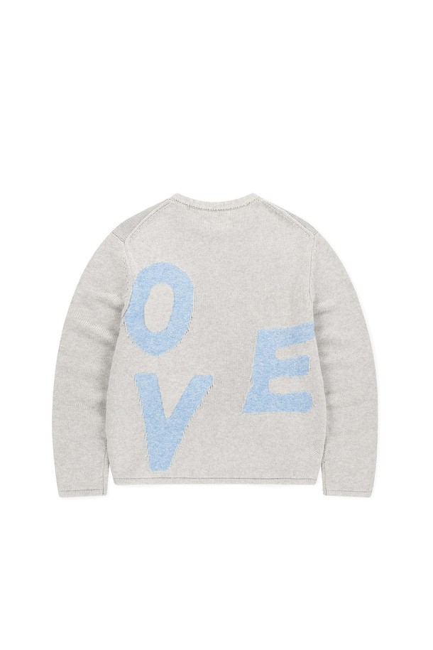 캐피탈 크루넥 니트 헤더 아이보리, 남성 골프 및 일상 착용에 적합한 니트 스웨터입니다. 부드러운 촉감의 면 소재와 보온성이 뛰어난 두꺼운 두께로 가을, 겨울에 따뜻하게 착용할 수 있습니다. 라운드넥 디자인에 레귤러 핏으로 제작되었으며, 캐주얼, 스포티, 클래식 스타일을 모두 소화합니다. 기능성 코튼 원사를 사용하여 신축성을 더했으며, 자카드 로고 패턴이 돋보이는 디자인입니다. 골프룩과 겨울 데일리룩에 모두 활용할 수 있습니다.
