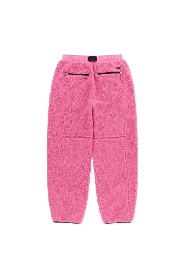 Kumo (쿠모) Sherpa (셔파) 플리스 팬츠 Heather Pink (헤더 핑크)는 남녀 모두 착용 가능한 플리스 팬츠입니다. 부드러운 촉감의 플리스 소재와 기모 안감, 두꺼운 두께감으로 가을, 겨울철 따뜻하게 착용하기 좋습니다. 허리 스트랩 조절, YKK 지퍼 포켓, 포켓 및 밑단 밴딩 처리로 편안함과 활동성을 높였습니다. 스포티, 캐주얼, 미니멀 스타일을 연출하기 좋으며, 피트니스룩, 겨울 데일리룩, 산책룩 등 다양한 TPO에 활용 가능합니다. 데이브레이크 심볼 고무 라벨로 포인트를 더했습니다.
