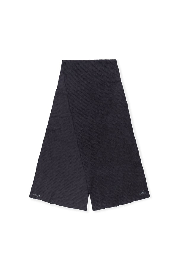 Polartec Alpha 스카프 차콜은 가을, 겨울철 캐주얼, 스포티, 미니멀 스타일을 즐기는 분들을 위한 필수템입니다. 가볍고 통기성이 뛰어나며 속건 기능까지 갖춘 폴리에스터, 폴라텍 알파 소재로 제작되어 일상과 아웃도어 활동 모두에 적합합니다. 부드러운 촉감과 차콜 컬러의 무지 디자인은 어떤 스타일에도 쉽게 매치되며, 데이브레이크 및 Polartec 로고 자수가 은은한 포인트를 더합니다. 산책룩, 등산룩, 겨울 데일리룩에 활용하여 따뜻하고 편안한 착용감을 경험해 보세요. 얇은 두께감으로 답답함 없이 자유로운 활동을 지원합니다.
