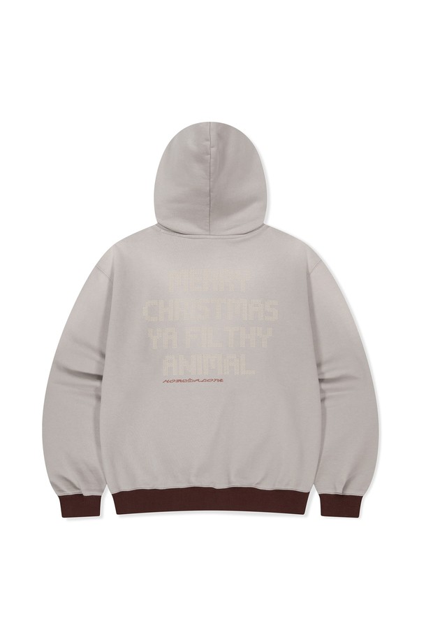 [HOME ALONe] Knit Effect Daybreak 후디 그레이는 남성용 후드티로, 가을과 겨울에 따뜻하게 착용할 수 있습니다. 촘촘한 니트 효과와 부드러운 기모 안감으로 편안한 착용감을 제공하며, 레귤러핏으로 제작되었습니다. 스포티하면서도 캐주얼한 스타일을 연출하기 좋으며, 골프룩으로도 활용 가능합니다. 캥거루 포켓, 밑단 및 소맷단 밴딩, 배색 디테일, 그래픽 발포 나염 등 섬세한 디자인 요소가 돋보입니다.
