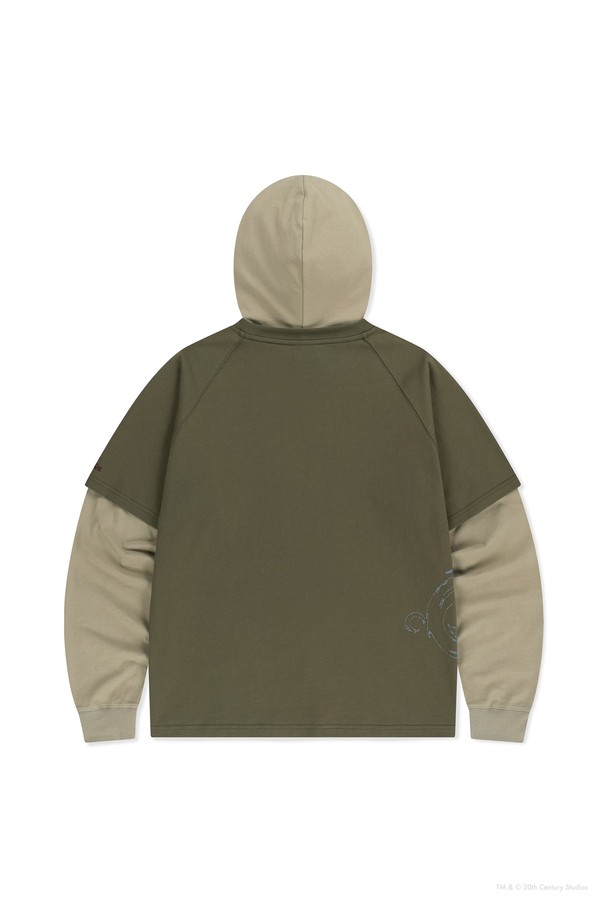 [AVATAR] 후드 LS 티 카키는 캐주얼과 스포티한 스타일을 넘나드는 남성용 후드 티셔츠입니다. 봄, 가을, 겨울 모두 착용 가능하며, 20수 면 원단으로 제작되어 부드러운 촉감을 선사합니다. 전면의 AVATAR 그래픽과 소매 데이브레이크 로고 자수가 특징이며, 레이어드 디자인과 소맷단 밴딩 처리로 활동성을 더했습니다. 레귤러핏으로 제작되었으며, 골프룩과 일상복으로 활용하기 좋습니다.
