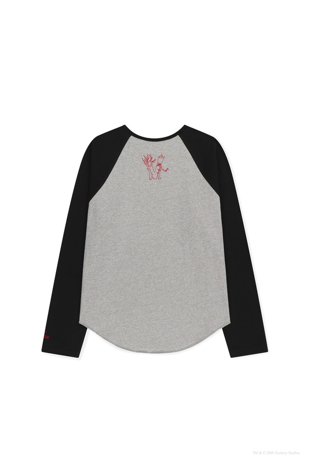 [AVATAR] 라글란 LS 티 헤더 그레이는 남성용 라글란 티셔츠입니다. 헤더 그레이와 블랙 두 가지 색상으로 제공되며, 봄, 가을에 착용하기 좋습니다. 스포티하면서도 캐주얼한 스타일로, 골프 및 일상생활에서 모두 활용할 수 있습니다. 면 소재로 제작되어 부드러운 촉감을 제공하며, 레귤러핏에 긴소매 기장입니다. 라운드넥 디자인으로, 전면과 후면에 아바타 그래픽이, 소매에는 데이브레이크 로고 자수가 포인트로 디자인되어 있습니다.
