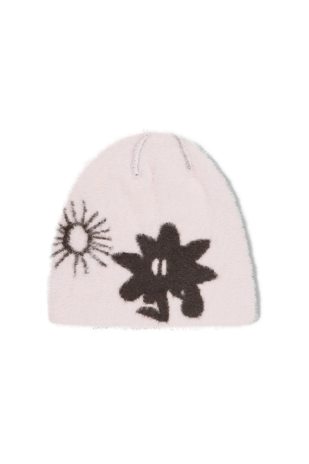 Cali 샤기 비니 Brown/Pink는 부드러운 촉감과 따뜻함을 선사하는 겨울철 필수 아이템입니다. 깊은 모자 깊이와 보온성, 신축성을 갖춰 편안한 착용감을 제공하며, 일상룩과 데이트룩에 모두 잘 어울립니다. 브라운과 핑크 컬러 조합의 자카드 패턴, 샤기 디자인이 특징이며, 캐주얼, 미니멀, 클래식 스타일을 모두 아우릅니다. 두꺼운 두께감으로 추운 날씨에도 따뜻하게 착용할 수 있으며, 나일론 소재로 제작되어 부드러운 착용감을 느낄 수 있습니다. 노커프 디자인으로 깔끔한 실루엣을 연출합니다.
