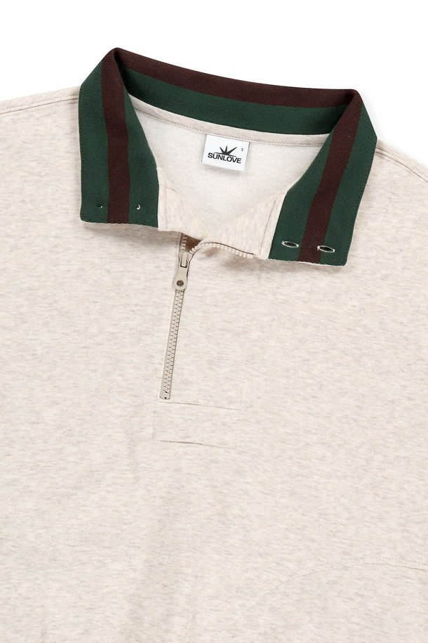 Cabin 하프 집 스웨트 헤더 오트밀은 남성용 스웻셔츠입니다. 부드러운 촉감의 면, 폴리에스테르 혼방 소재로 제작되었으며, 가을, 겨울에 착용하기 좋습니다. 하프넥 디자인에 하프 집업 스타일로, 로고 자수와 밑단 및 소맷단 밴딩, 사이드 포켓 디테일이 돋보입니다. 레귤러핏으로 골프, 일상 등 다양한 TPO에 캐주얼, 스포티, 미니멀 스타일로 연출하기 좋습니다. 두꺼운 두께감과 기모 안감으로 따뜻함을 더했습니다.
