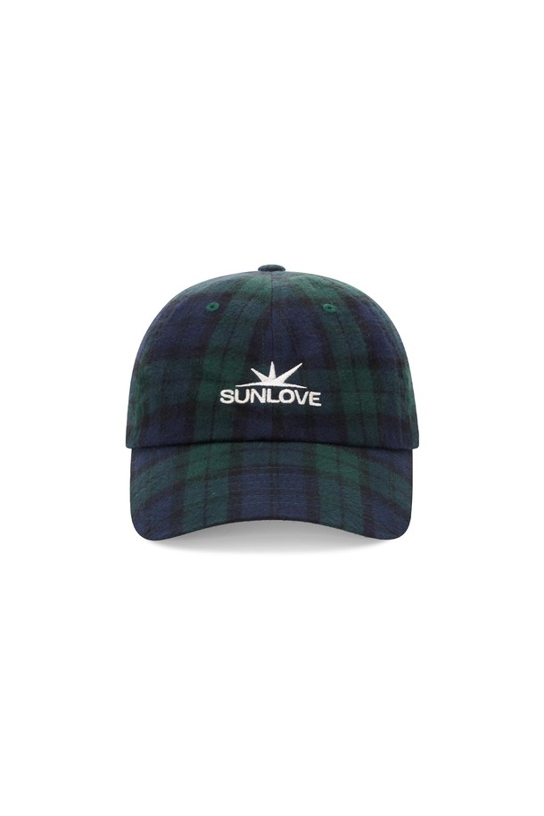 플란넬 클럽 캡 그린(Flannel Club Cap Green)은 부드러운 면 소재에 체크 패턴을 더하여 캐주얼하고 클래식한 스타일을 연출하는 캡모자입니다. 일본산 원단을 사용하여 제작되었으며, 모자 깊이는 16.75cm입니다. 그린 컬러로 어떤 옷에도 잘 어울리며, 동네 마실룩, 산책룩, 봄 소풍룩 등 다양한 TPO에 활용하기 좋습니다. 남녀 공용으로 착용 가능하며, 봄, 여름, 가을 계절에 유용하게 사용할 수 있습니다. 로고 디자인 장식이 포인트로 들어가 미니멀한 스타일을 완성합니다.
