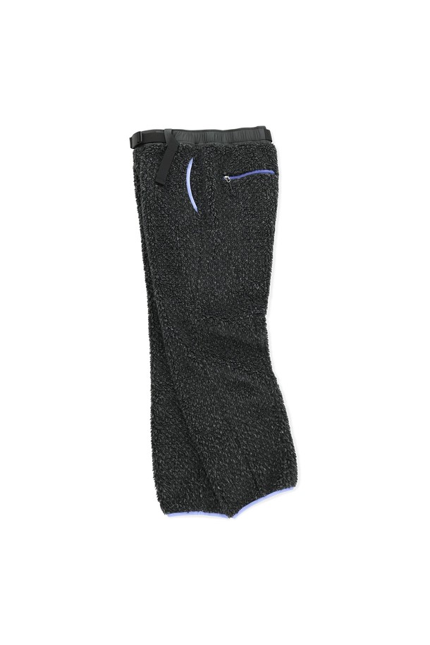 Kumo(쿠모) Sherpa Fleece Pants Heather Charcoal(셰르파 플리스 팬츠 헤더 차콜)는 남녀 모두 착용 가능한 플리스 팬츠입니다. 부드러운 촉감의 플리스 소재와 안감 기모로 제작되어 가을, 겨울철 따뜻하게 입을 수 있습니다. 레귤러핏에 두꺼운 두께감으로 편안한 착용감을 제공하며, 일상복, 집콕룩, 산책룩 등 다양한 TPO에 활용하기 좋습니다. YKK 지퍼 포켓, 허리 스트랩, 밴딩 마감으로 실용성을 더했으며, 데이브레이크 심볼 고무 라벨로 포인트를 더했습니다. 캐주얼, 미니멀, 스포티한 스타일을 즐기는 분들께 추천합니다.
