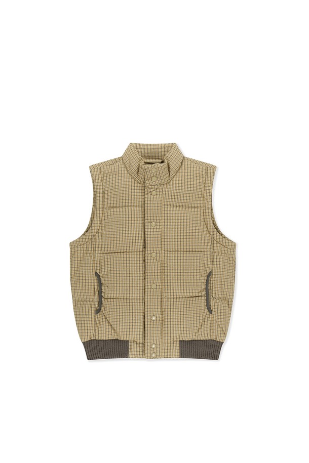 옐로우 컬러의 플란넬 2way 다운 재킷입니다. 남녀 모두 착용 가능하며, 겨울철 캐주얼 스타일을 연출하기 좋습니다. 체크 패턴의 레귤러핏 디자인으로, 면, 나일론, 울, 아크릴 혼방의 두꺼운 소재를 사용하여 보온성을 높였습니다. 덕다운 80:20 충전재, 탈부착 소매, 니트 밴딩, 속주머니, 2-way YKK 지퍼 및 이중 여밈 등의 디테일로 실용성을 더했습니다. 긴 소매 기장의 다운 재킷으로, 일상생활에서 편안하게 착용할 수 있습니다.
