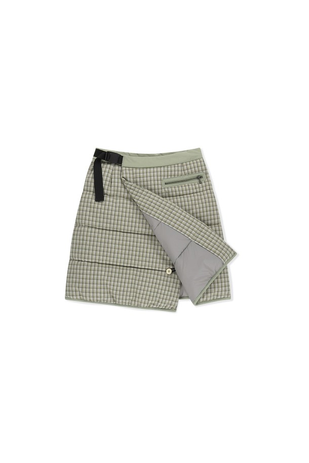 민트 색상의 플란넬 인슐레이티드 랩 스커트입니다. 부드러운 촉감의 일본산 코튼 플란넬 원단으로 제작되어 겨울철에도 따뜻하게 착용할 수 있습니다. 3M Thinsulate 충전재를 사용하여 보온성을 높였으며, 랩 스타일 디자인으로 편안한 착용감을 제공합니다. 허리 사이즈는 스트랩과 스냅으로 조절 가능하고, YKK 지퍼 포켓으로 실용성을 더했습니다. 캐주얼, 클래식, 미니멀 스타일의 출근룩에 매치하기 좋습니다.
