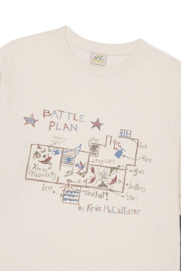 [HOME ALONe] 레이어드 LS 티 아이보리는 남성용 레이어드 긴팔 티셔츠입니다. 부드러운 면 소재로 제작되었으며, 캐주얼 및 스포티 스타일을 연출하기 좋습니다. 아이보리, 브라운 두 가지 색상으로 출시되었으며, 봄, 가을 시즌에 착용하기 적합합니다. 전면 그래픽 프린트와 후면 로고 프린트, 그리고 슬럽 원단 디테일이 특징이며, 라운드넥과 레귤러핏으로 편안한 착용감을 선사합니다. 골프룩으로도 활용 가능한 활용도 높은 디자인입니다.
