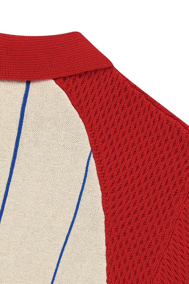 스크립트 니트 저지 아이보리 남성 상의입니다. 아이보리, 레드의 두 가지 색상으로 출시되었으며, 골프 및 일상 용도로 활용 가능합니다. 면 소재에 자수 패턴이 돋보이며 스포티하면서도 캐주얼한 스타일을 연출합니다. 레귤러핏의 긴소매 V넥 디자인으로, 기능성 코튼 원사를 사용하여 흡습 기능이 뛰어나고 활동성을 고려한 다양한 조직 기법을 적용했습니다. 필드 위는 물론, 편안한 일상에서도 멋스럽게 소화할 수 있는 아이템입니다.
