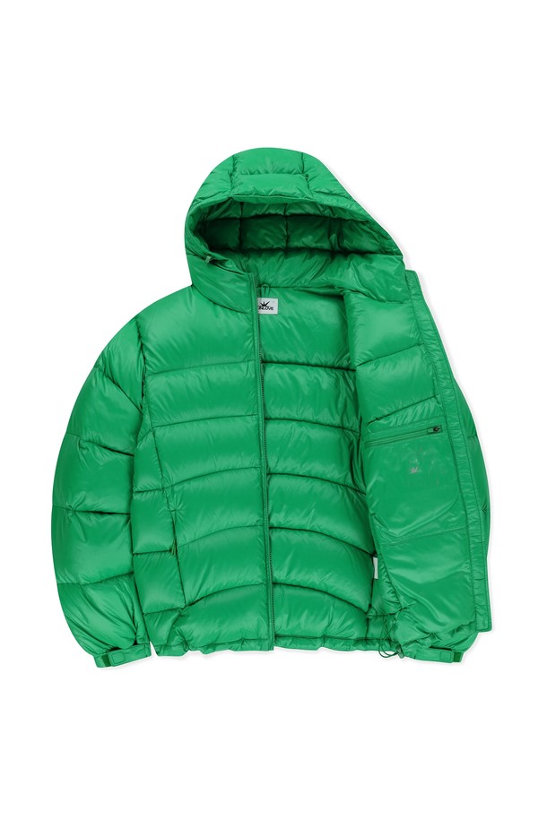 Halo(헤일로) 구스다운 재킷 Green은 겨울철 일상과 여행, 캠핑 등 다양한 TPO에 활용 가능한 남녀 공용 아우터입니다. 캐주얼, 스포티, 고프코어 스타일을 아우르는 무지 디자인의 오버핏 패딩으로, 부드러운 촉감과 두꺼운 두께감으로 뛰어난 보온성을 제공합니다. 90:10 거위털 충전재를 사용하여 가볍고 따뜻하며, YKK 지퍼, 2-way 지퍼, 후드 및 밑단 스트링 조절, 소매 밴드 벨크로 조절, 내부 포켓 등 다양한 디테일이 돋보입니다. 사이즈 조절이 용이하며, 긴 소매와 크롭 기장으로 트렌디한 스타일을 연출할 수 있습니다.
