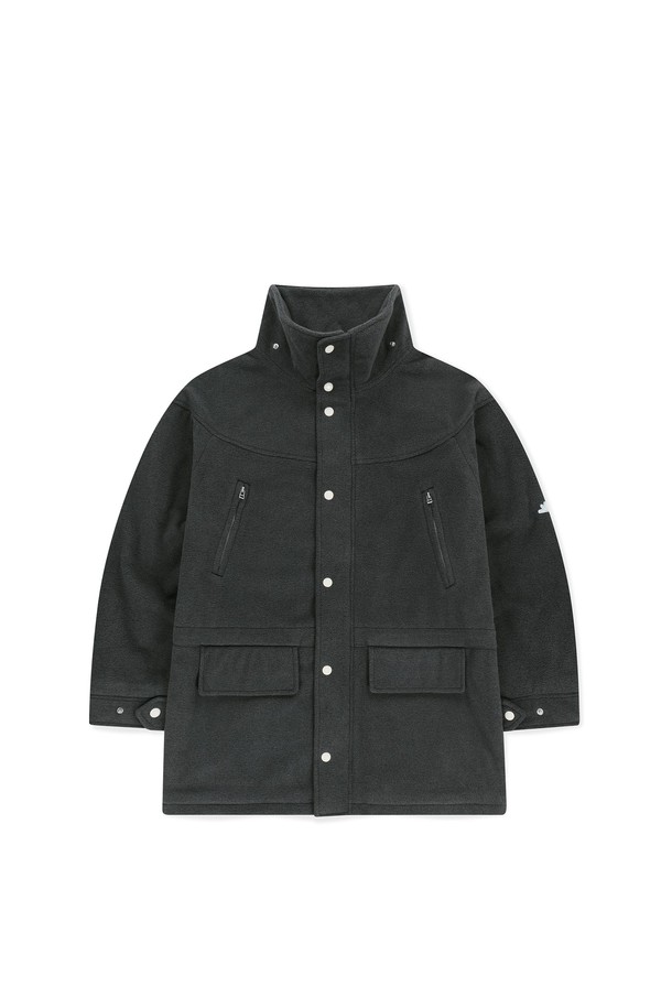 헤더 차콜 색상의 Fleece Field 재킷은 가을, 겨울 시즌에 따뜻하게 착용할 수 있는 남녀 공용 필드 재킷입니다. 캐주얼, 스포티한 스타일을 연출하며, 부드러운 촉감의 두꺼운 폴리에스테르/면 혼방 소재로 제작되었습니다. 2-way 지퍼와 YKK 지퍼를 사용했으며, 허리 히든 스트링, 소매 스냅 조절, 후드 스냅/스트링 조절 디테일로 편의성을 높였습니다. 기모 안감 포켓으로 보온성을 강화하여 출근룩, 캠핑룩 등 다양한 TPO에 활용 가능합니다. 무지 디자인에 레귤러핏으로 제작되어 미니멀한 스타일을 선호하는 분들께도 추천합니다.
