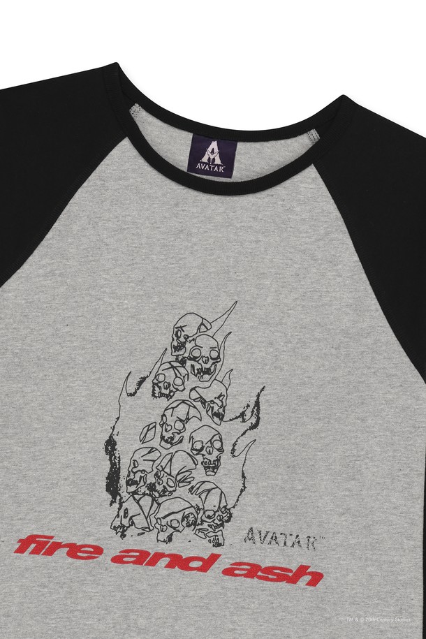 [AVATAR] 라글란 LS 티 헤더 그레이는 남성용 라글란 티셔츠입니다. 헤더 그레이와 블랙 두 가지 색상으로 제공되며, 봄, 가을에 착용하기 좋습니다. 스포티하면서도 캐주얼한 스타일로, 골프 및 일상생활에서 모두 활용할 수 있습니다. 면 소재로 제작되어 부드러운 촉감을 제공하며, 레귤러핏에 긴소매 기장입니다. 라운드넥 디자인으로, 전면과 후면에 아바타 그래픽이, 소매에는 데이브레이크 로고 자수가 포인트로 디자인되어 있습니다.
