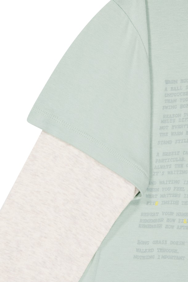 W 프로즈 레이어드 후드 티 민트는 여성 골프 및 일상용으로 적합한 후드 티셔츠입니다. 민트와 화이트 두 가지 색상으로 제공되며, 봄, 가을에 착용하기 좋습니다. 부드러운 레이온과 스판덱스 혼방 소재로 제작되어 신축성이 뛰어나 편안한 착용감을 선사합니다. 크롭 기장의 레귤러핏 디자인에 레이어드 스타일과 그래픽 나염 디테일을 더해 스포티하면서도 캐주얼한 무드를 연출합니다. 얇은 두께감으로 간절기에도 활용하기 좋은 아이템입니다.
