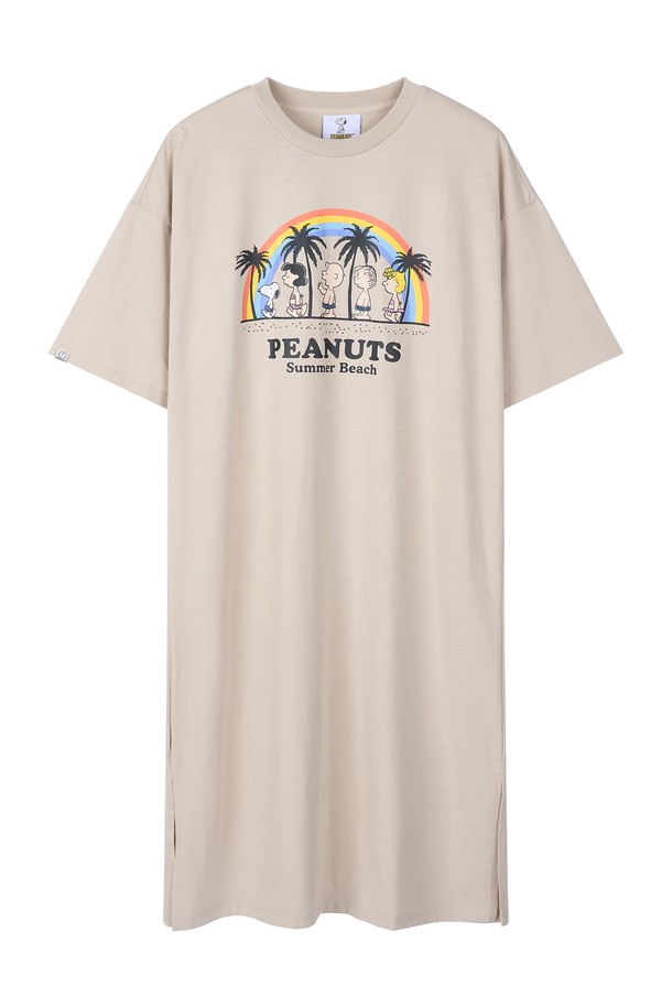 여성 스누피 레인보우 원피스 (FPBOP772F)는 여름을 시원하게 즐길 수 있는 캐주얼 원피스입니다. 다크 그레이와 베이지 두 가지 색상으로 출시되었으며, 스누피 캐릭터와 레인보우 프린팅이 귀엽고 사랑스러운 분위기를 연출합니다. 라운드 넥에 반소매 디자인으로 편안한 착용감을 제공하며, 루즈핏으로 활동성을 높였습니다. 휴가룩, 여름 바캉스룩, 리조트룩 등 다양한 스타일링에 활용 가능하며, 'Summer Beach' 컬렉션의 일부로 시원한 여름을 선사합니다.
