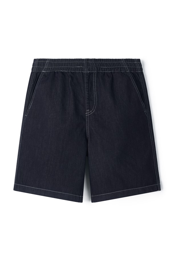 남성 SET-UP (세트업) 숏 데님 FPBDP256M은 여름철 시원하고 스타일리시한 연출을 위한 남성 숏 데님 팬츠입니다. 인디고 컬러의 무지 디자인으로, 캐주얼, 스트릿, 미니멀 스타일을 모두 소화할 수 있습니다. 휴가룩, 여행룩, 여름 바캉스룩 등 다양한 TPO에 활용하기 좋습니다. 데님 소재 특유의 편안함과 숏 기장이 시원한 착용감을 선사하며, 세트업 상품으로 상의와 함께 다양한 스타일을 연출할 수 있습니다.
