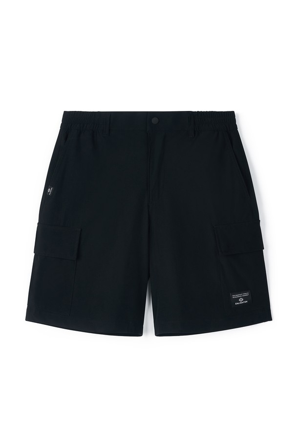 남성 5부 카고 팬츠 FPBPT258M은 여름철 일상과 여행에 적합한 남성용 반바지입니다. 다크그레이와 블랙 두 가지 색상으로 출시되어 다양한 스타일 연출이 가능하며, 나일론과 폴리우레탄 혼방 소재로 제작되어 편안한 착용감을 제공합니다. 스트릿, 캐주얼, 미니멀 스타일을 아우르는 디자인으로, 무지 패턴과 카고 포켓 디테일이 특징입니다. 5부 기장으로 활동성을 높였으며, 동네 마실룩이나 여행룩으로 활용하기 좋습니다.
