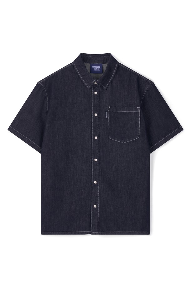 남성 셋업 반팔 데님 셔츠 FPBSH256M은 캐주얼과 스트리트 스타일을 모두 아우르는 남성용 상의입니다. 인디고 컬러의 레귤러 핏 데님 셔츠는 편안하고 시원한 착용감을 제공하며, 차이나 칼라 디자인으로 깔끔한 인상을 줍니다. 면 소재로 제작되어 통기성이 뛰어나 여름철에도 쾌적하게 착용할 수 있습니다. 무지 패턴의 반소매 디자인은 어떤 스타일에도 쉽게 매치할 수 있으며, 셋업으로 출시되어 더욱 편리하게 스타일링할 수 있습니다. 일상에서 폭넓게 활용 가능한 실용적인 아이템입니다.
