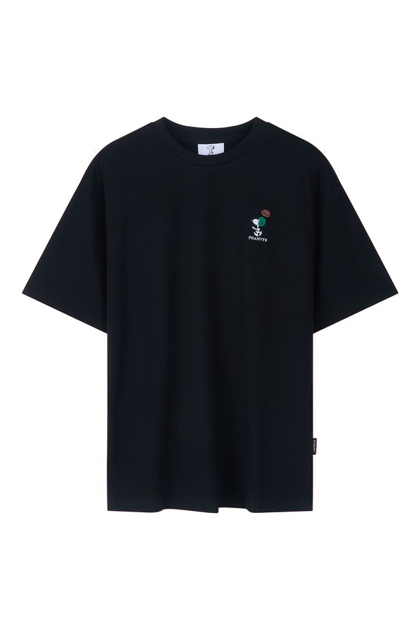 유니 스누피 럭비 캐릭터 반팔 티셔츠 FPBTS272U는 편안한 면 소재로 제작되어 봄, 여름철 데일리룩으로 활용하기 좋은 반팔 티셔츠입니다. 블랙, 화이트 두 가지 색상으로 출시되어 취향에 맞게 선택 가능하며, 캐주얼, 미니멀, 스트리트 스타일을 연출하기 좋습니다. 라운드넥과 레귤러핏 디자인으로 편안한 착용감을 선사하며, 스누피 캐릭터 프린팅으로 포인트를 더했습니다. 동네 마실룩이나 봄 소풍룩에 가볍게 매치하여 개성 있는 스타일을 완성해보세요.
