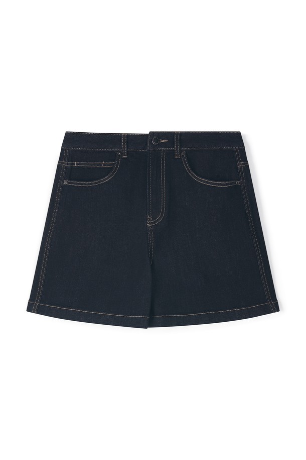 여성 인디고 숏 데님 FPBDP782F는 시원한 여름 스타일을 완성하는 데님 숏팬츠입니다. 캐주얼과 스트리트 무드를 넘나드는 디자인으로, 동네 마실룩, 여행룩, 휴가룩 등 다양한 TPO에 활용하기 좋습니다. 면, 폴리에스테르, 폴리우레탄 혼방 소재로 제작되어 편안한 착용감을 선사하며, 일자핏으로 트렌디한 핏을 연출합니다. 무지 디자인에 인디고 컬러가 더해져 어떤 상의와도 쉽게 매치할 수 있는 활용도 높은 아이템입니다.
