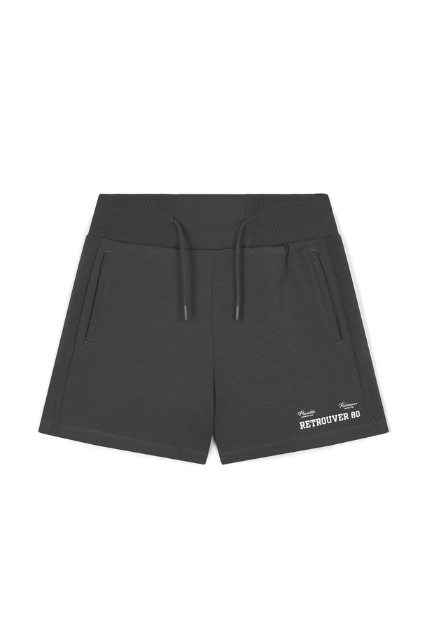 여성 SET-UP 트레이닝 스웻 숏 팬츠 FPBPT735F입니다. 편안한 면과 폴리에스테르 혼방 소재로 제작되어 여름철 캐주얼룩과 스포티한 스타일을 모두 소화할 수 있습니다. 귀여운 스누피 캐릭터 디자인과 멜란지그레이, 다크그레이, 그린, 크림 등 다양한 색상으로 만나보세요. 밴딩 처리된 루즈핏으로 활동성을 높였으며, 일상과 동네 마실룩에 적합합니다. PEANUTS 컬렉션의 SET-UP 아이템으로, 세련된 스타일을 연출해보세요.
