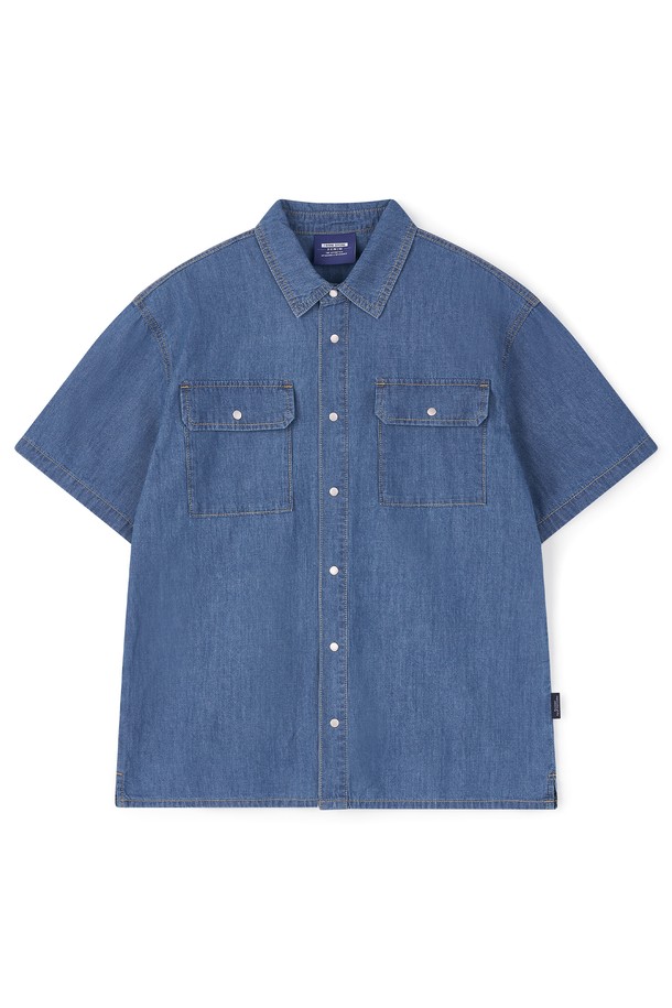 남성 반팔 포켓 데님 셔츠 FPBSH251M은 캐주얼, 스트리트, 미니멀 스타일을 즐기는 남성을 위한 아이템입니다. 라이트 블루 컬러의 데님 소재로 제작되어 봄, 여름 시즌에 시원하게 착용 가능하며, 무지 디자인에 포켓 디테일로 포인트를 더했습니다. 일상생활은 물론, 가벼운 동네 마실룩이나 여행룩으로 활용하기 좋습니다. 레귤러 기장의 카라 셔츠로, 반소매 디자인이 편안한 착용감을 선사합니다.
