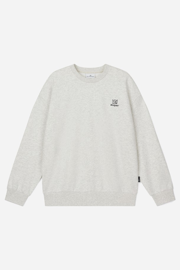 CROWN (크라운) 백 프린팅 스웨트 셔츠 BPDTS481U는 장 미셸 바스키아 아트 콜라보레이션을 통해 탄생한 제품입니다. 바스키아의 그래피티 아트가 특징인 이 스웨트 셔츠는 크라운 백 프린팅과 바스키아 자수 디테일로 포인트를 더했습니다. 면과 폴리에스테르 혼방의 두꺼운 소재로 제작되어 부드러운 촉감을 선사하며, 세미오버핏으로 편안한 착용감을 제공합니다. 라운드넥에 긴소매 디자인으로, 봄, 가을, 겨울 시즌 데일리룩, 캐주얼, 스트리트, 미니멀 스타일 연출에 활용하기 좋습니다. 오트밀, 베이지, 멜란지 그레이, 헌터 그린, 블랙 등 5가지 다채로운 컬러로 만나보세요.
