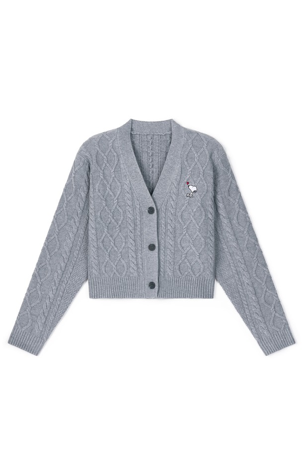 **여성 스누피 니트 가디건 FPDSW972F**

부드러운 촉감의 여성 스누피 니트 가디건입니다. 캐주얼한 스타일로, 가을과 겨울에 따뜻하게 입을 수 있습니다. 두꺼운 두께감의 니트 소재에, 케이블 패턴이 돋보이며 크롭 기장과 레귤러핏으로 디자인되었습니다. V넥 라인과 긴 소매, 버튼 여밈 방식으로 편안하게 착용할 수 있으며 스누피 캐릭터가 귀여움을 더합니다. 데이트룩, 모임룩, 캐주얼, 클래식, 미니멀 스타일 모두 소화 가능한 아이템입니다.
