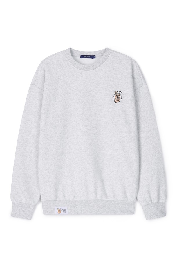 남성 스몰 자수 맨투맨 FPDTS411M은 캐주얼, 미니멀 스타일을 추구하는 남성을 위한 제품입니다. 면과 폴리에스테르 혼방 소재로 제작되어 봄, 가을, 겨울철에 착용하기 좋으며, 라운드넥과 레귤러핏으로 편안한 착용감을 제공합니다. 블랙, 오트밀 두 가지 색상으로 출시되었으며, 피너츠 콜라보레이션 캐릭터 자수 디테일이 돋보입니다. 산책룩, 집콕룩 등 일상에서 폭넓게 활용할 수 있는 긴소매 맨투맨입니다.
