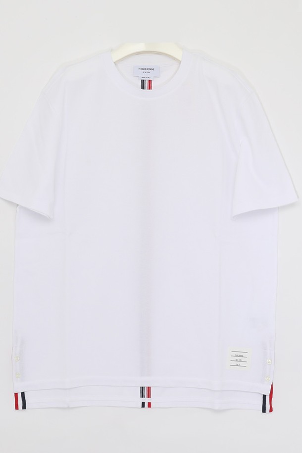 THOM BROWNE - 반팔티셔츠 - 톰브라운 25SS 백삼선 클래식 반팔 남성 티셔츠 MJS056A 00050 100