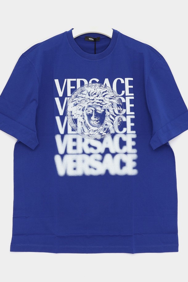 VERSACE - 반팔티셔츠 - 베르사체 25SS 메두사 메달리온 프린트 반팔 남성 티셔츠 1013302 1A12439 2UD30