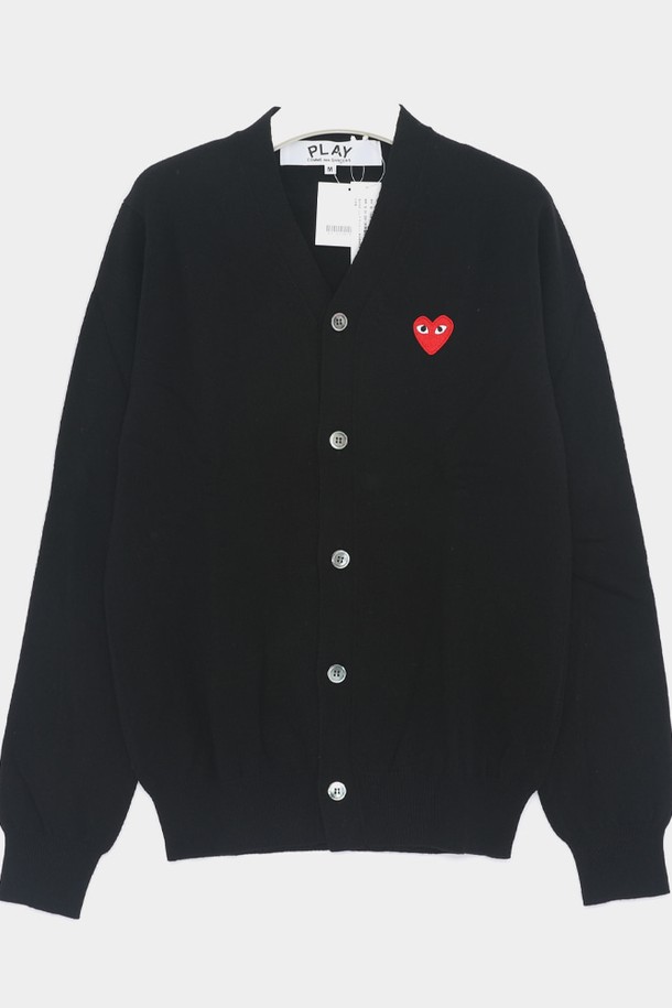 Comme des Garçons - 가디건 - 꼼데가르송 플레이 하트패치로고 울 V넥 여성 가디건 AXN008051 BLACK